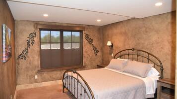 5 bedrooms, free WiFi, bed sheets