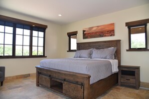 5 quartos, Wi-Fi de cortesia, roupa de cama