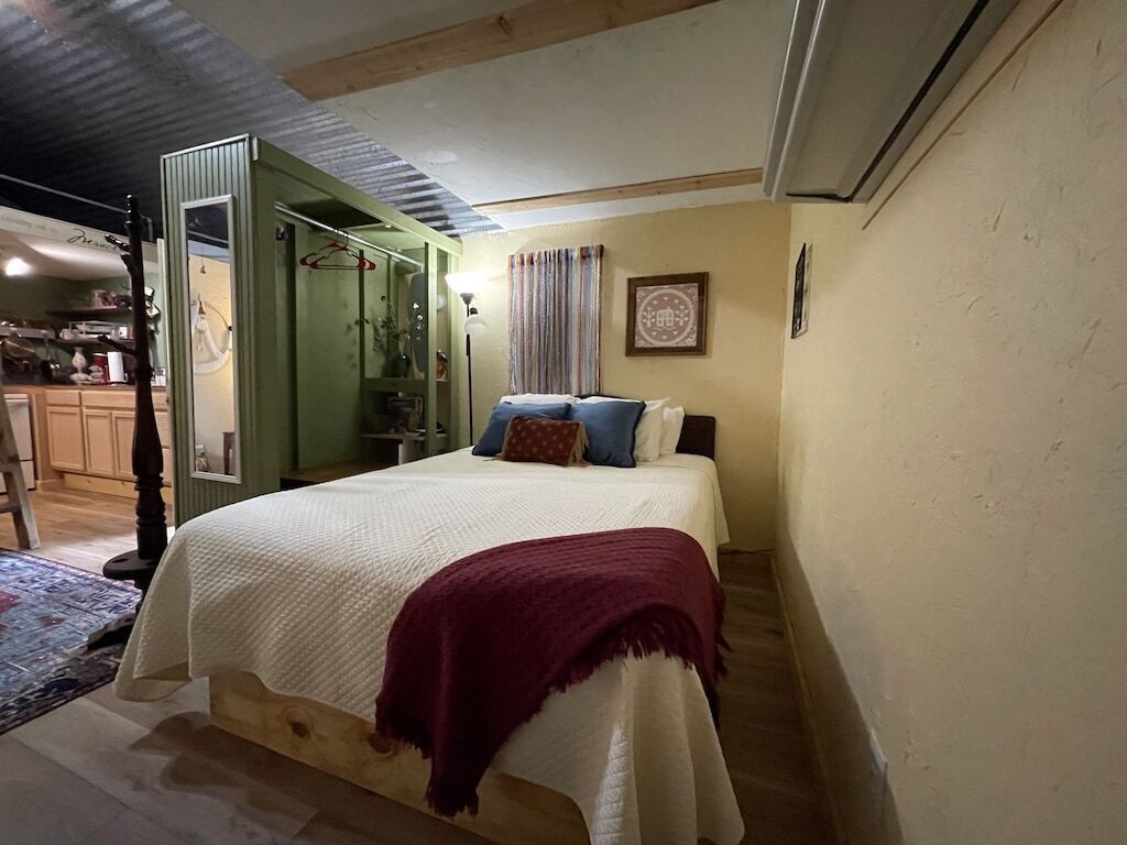 Julia's Cottage, peace @ Music Springs