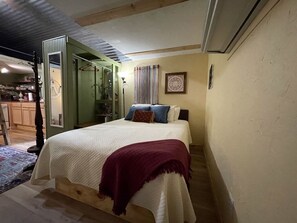 1 habitación, tabla de planchar con plancha, wifi gratis y ropa de cama 