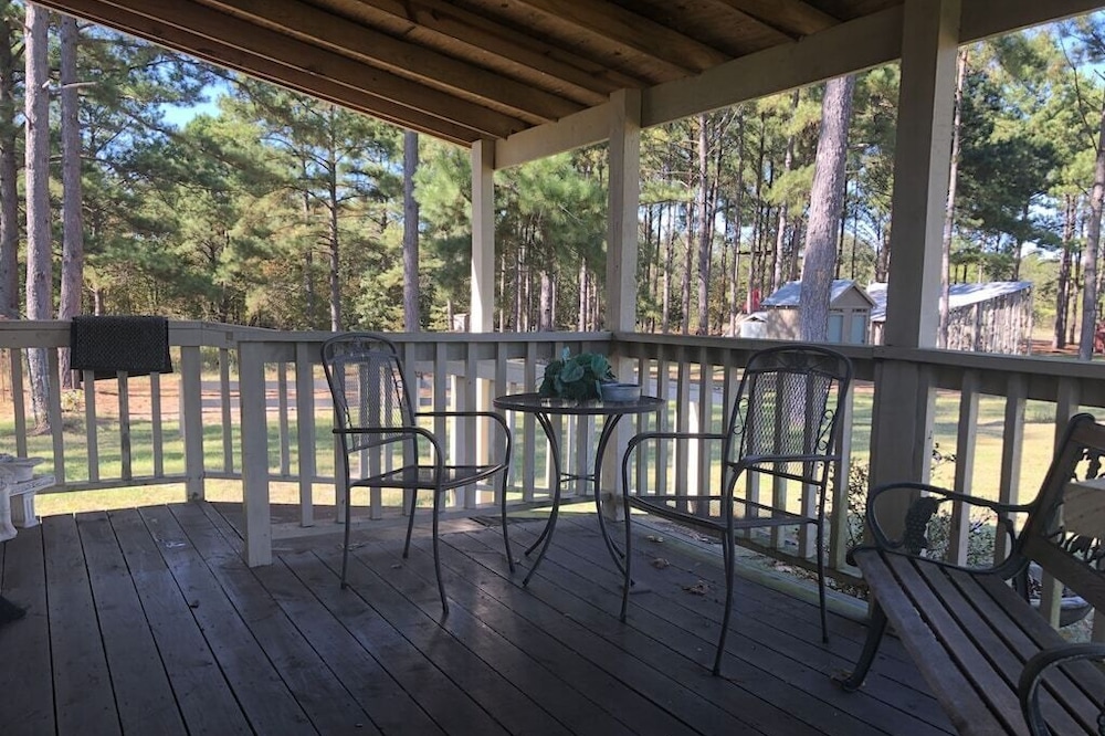 Julia's Cottage, peace @ Music Springs