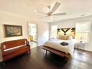 3 habitaciones, escritorio, tabla de planchar con plancha y wifi gratis