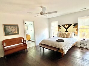 3 bedrooms, desk, iron/ironing board, free WiFi