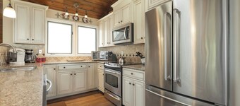 Fantastic Mountain & Valley Views! Top of the Mountain & Close to the Resort!