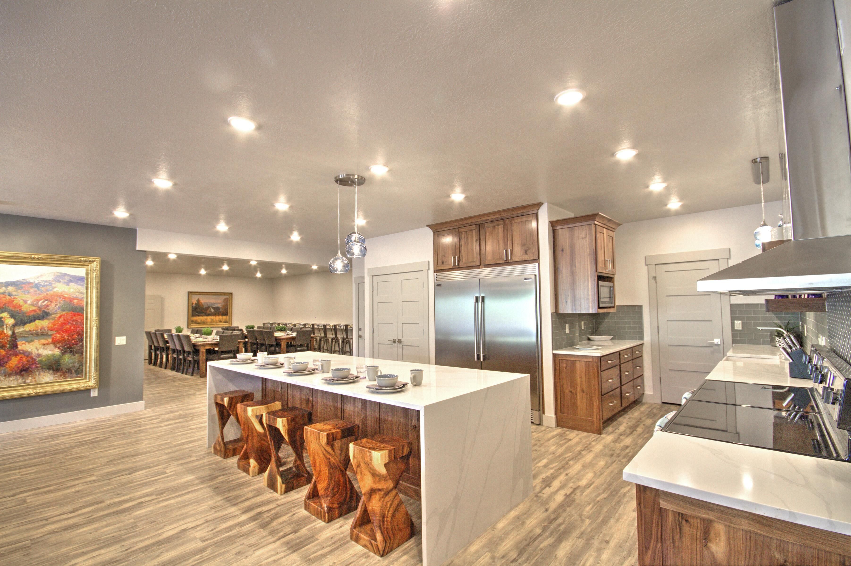 Blue Topaz at Waterdance-Sleeps 46- with indoor/outdoor pool access+rec center