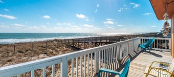 Shoo Fly: 4 BR / 3 BA-talo Kure Beachissä, vuodepaikkoja 9