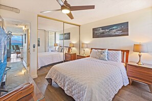 1 bedroom, iron/ironing board, free WiFi, bed sheets - Front Row Maalaea Oceanfront Condo Full Ocean Views Pool Hot Tub Harbor (Wailuku)