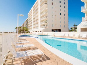 A heated pool - OCEANFRONT! - HUGE ZERO ENTRY POOL! - 5TH FLOOR - 2BR 2BA - OCEAN HOUSE II (Gulf Shores)
