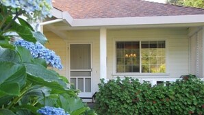 A house with a front porch, a door, and a window with a view of the outdoors. - Close to Sonoma Plaza, Hot Tub and Bikes Included (Sonoma)