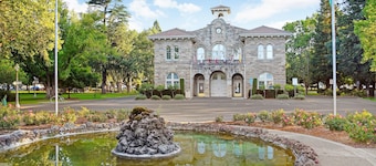 Close to Sonoma Plaza, Hot Tub and Bikes Included