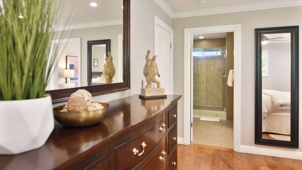 A bathroom with a shower, a toilet, and a sink. - Close to Sonoma Plaza, Hot Tub and Bikes Included (Sonoma)