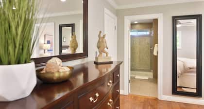 Close to Sonoma Plaza, Hot Tub and Bikes Included