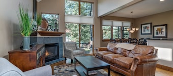 Stunning Ski Home with Mtn Views, Complimentary Shuttle to Breck, Highly Rated!