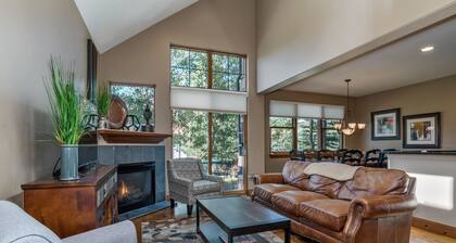 Stunning Ski Home with Mtn Views, Complimentary Shuttle to Breck, Highly Rated!