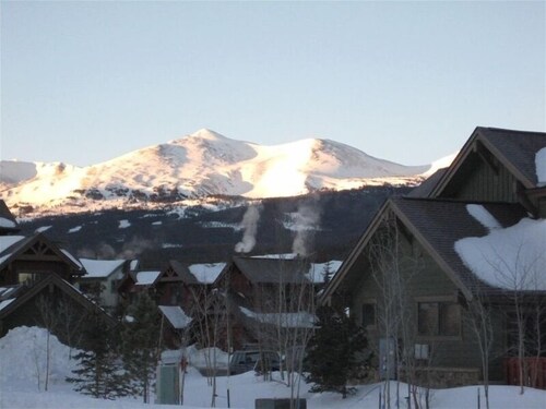 Stunning Ski Home with Mtn Views, Complimentary Shuttle to Breck, Highly Rated!
