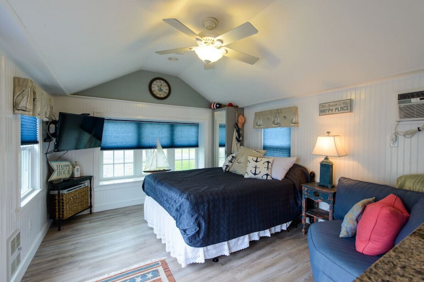 1 habitación, escritorio, tabla de planchar con plancha y wifi 