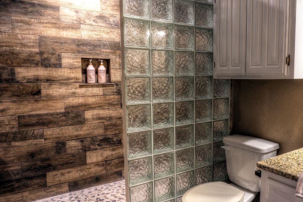 LARGE HOME ON THE BEAUTIFUL QUITE FRIO RIVER