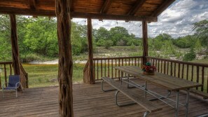 Outdoor dining - LARGE HOME ON THE BEAUTIFUL QUIET FRIO RIVER (Leakey)