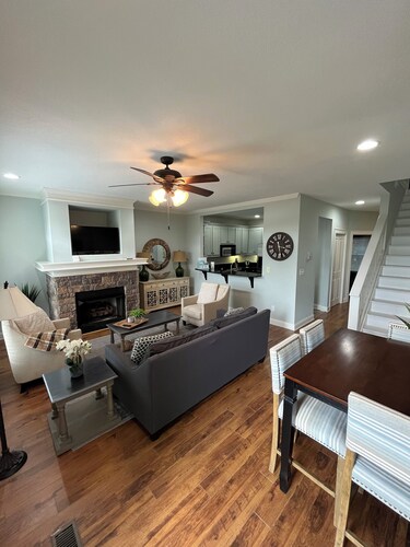 Luxury 3 BR townhouse on Chatuge! Covered Dock, Kayaks, Canoe, P Boards Included