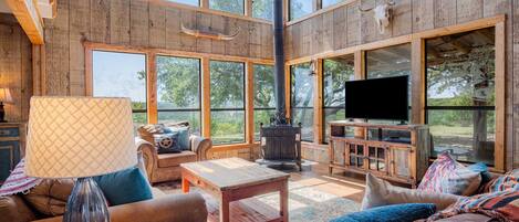 Télévision, lecteur de DVD, chaîne hi-fi