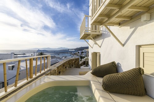 Mykonos Supreme Town House on upeat näkymät, uima-allas ja yksityinen pysäköintialue - 2BR 