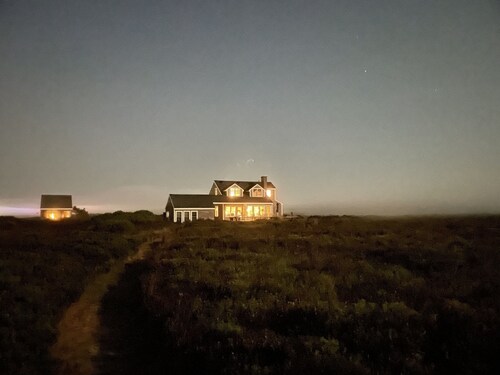 Lovely Oceanfront Cottage Plus 1BR Cabin on Beautiful, Pristine Beach