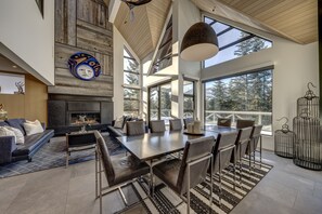 House - Pinnacle Ridge 3 - Ski in Ski out, 7 Bedrooms, Hot Tub, Sauna & Billiards (Whistler)
