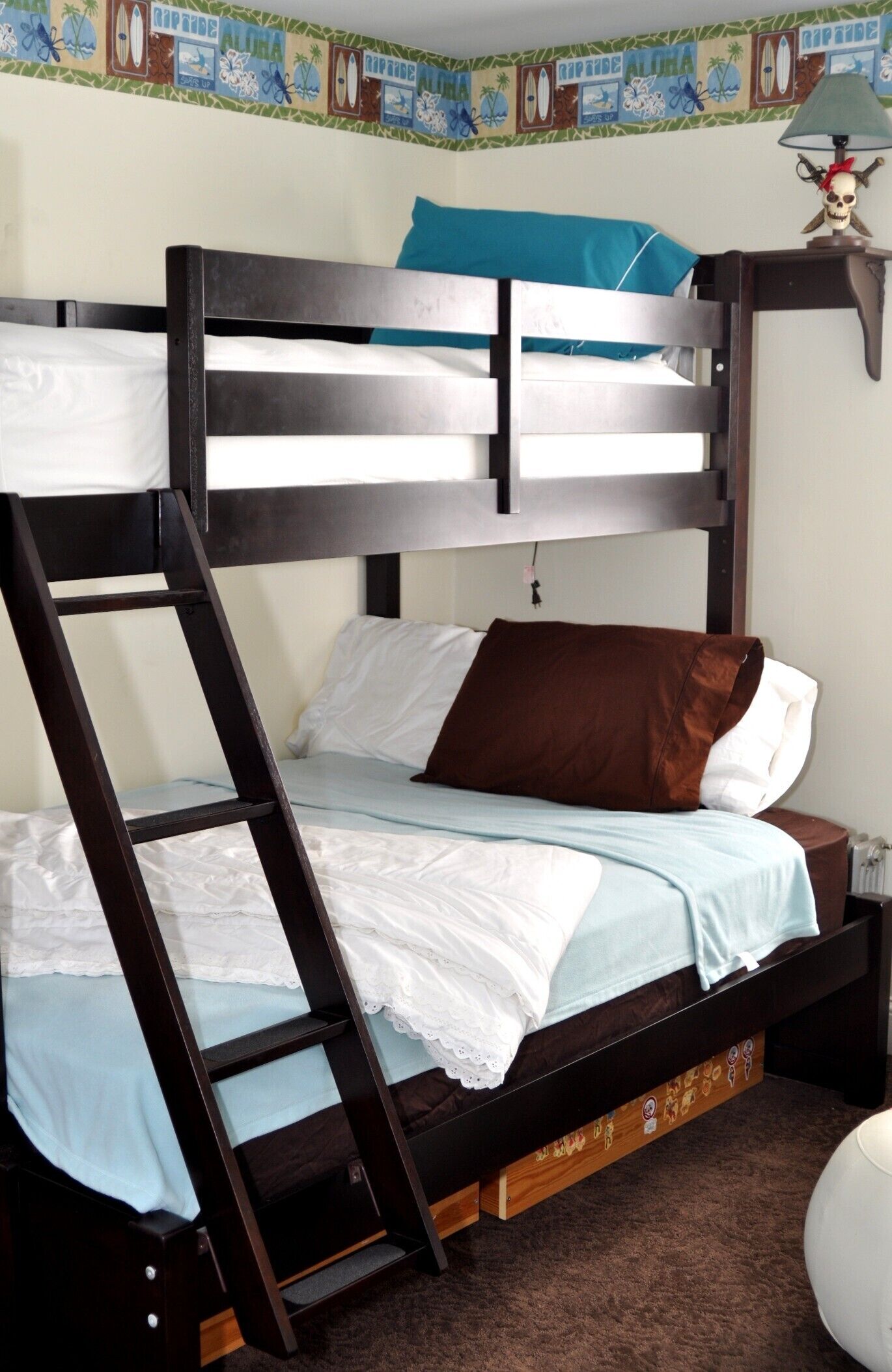 Beautiful Home on Corner Lot with garden barbeque patio