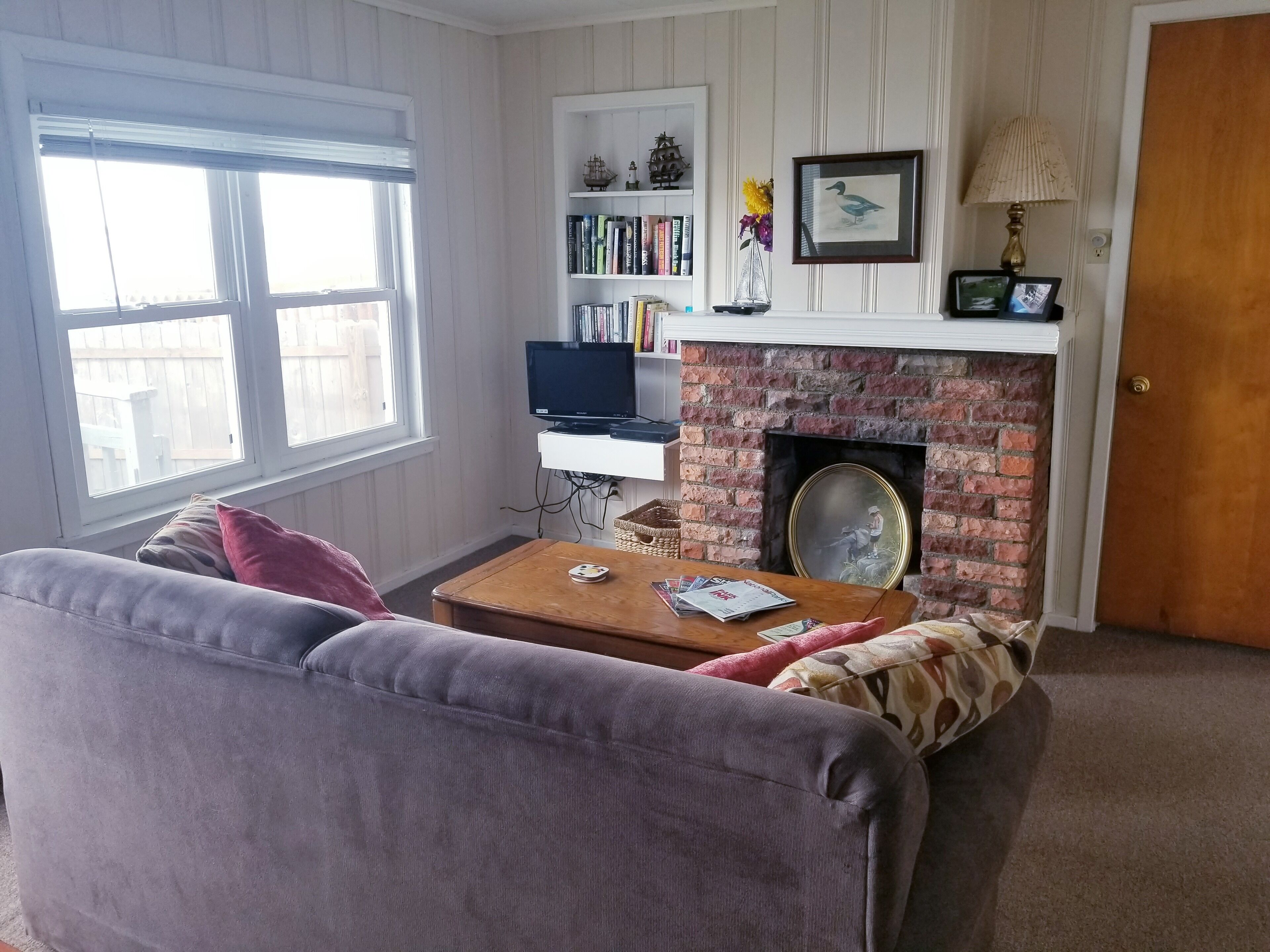 Water Front lake house, Sleeps 2 - 6, fully Equipped , opened for season 3-1-23