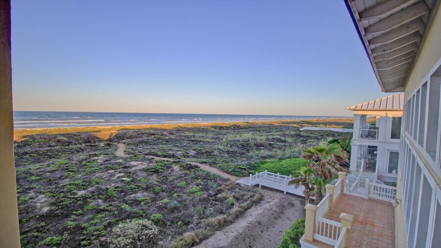 Manu Kai - Beachfront House With Private Pool And Hot Tub 6 Bedroom Home by RedAwning