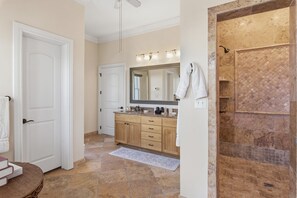 Casa, 6 habitaciones | Baño | Toallas