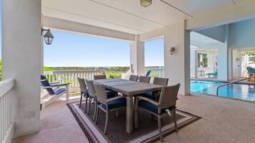 House, 6 Bedrooms | Outdoor dining