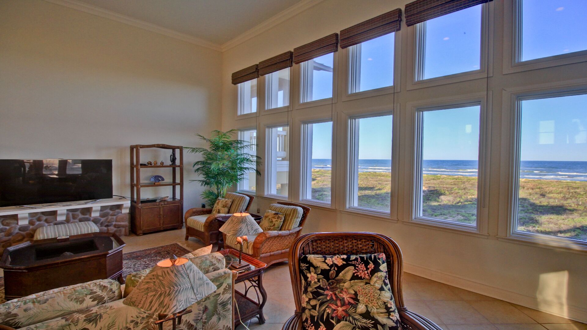 House, 6 Bedrooms | Living area | TV, fireplace, offices