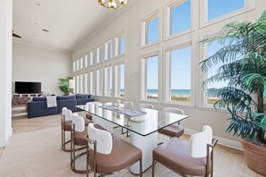 Dining - Manu Kai - Beachfront House With Private Pool And Hot Tub 6 Bedroom Home by RedAwning (South Padre Island)