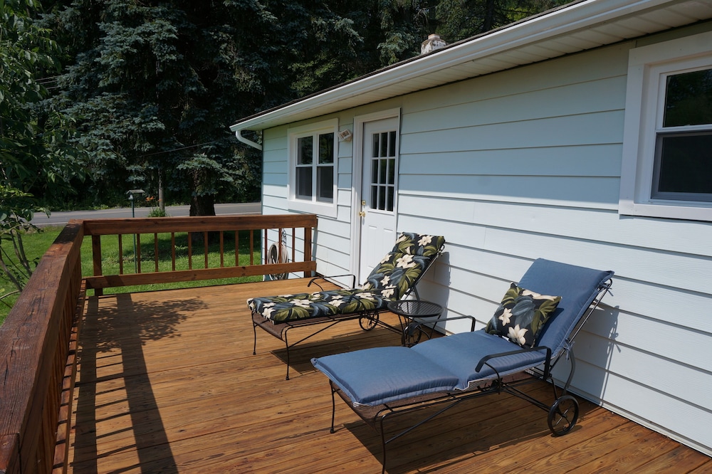 On Private 8 Acre Lake Which Is Totally On 50 Acre Property....... Pet Friendly