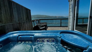 Bañera de hidromasaje al aire libre