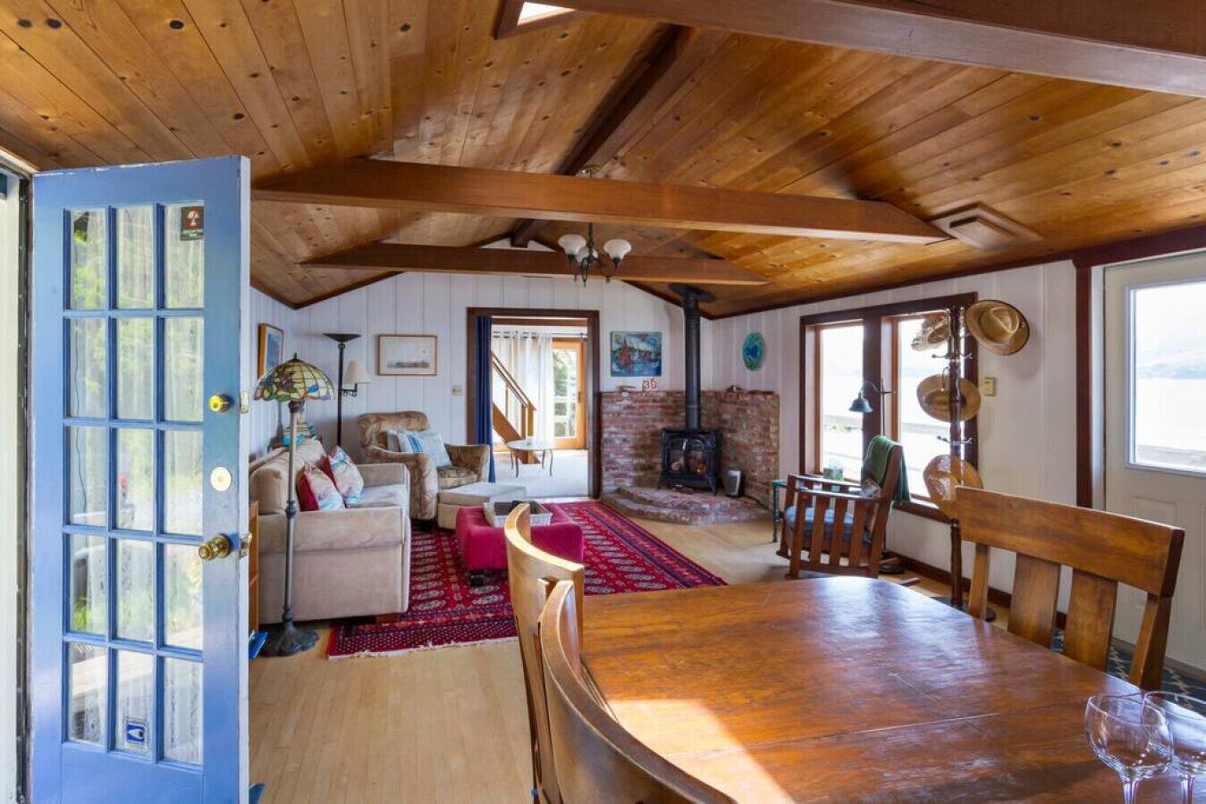 Cozy Coastal Stay | Hot Tub, Beachfront, Fireplace