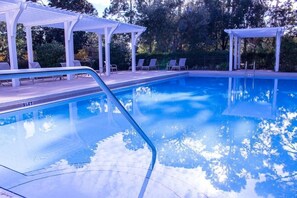 House, 4 Bedrooms | Pool