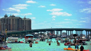 A marina with boats and a large hotel in the background. - 1366 Laurel Grove - 4 Br Home (Miramar Beach)