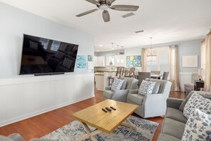 House, 4 Bedrooms | Living area