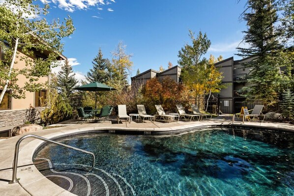 Pientalo, 4 makuuhuonetta | Uima-allas