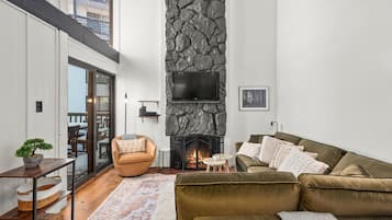 Townhome, 4 Bedrooms | Living area