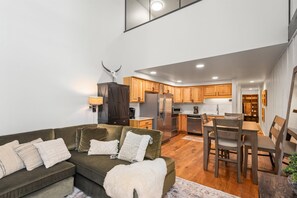 Casa de ciudad, 4 habitaciones | Área de sala de estar