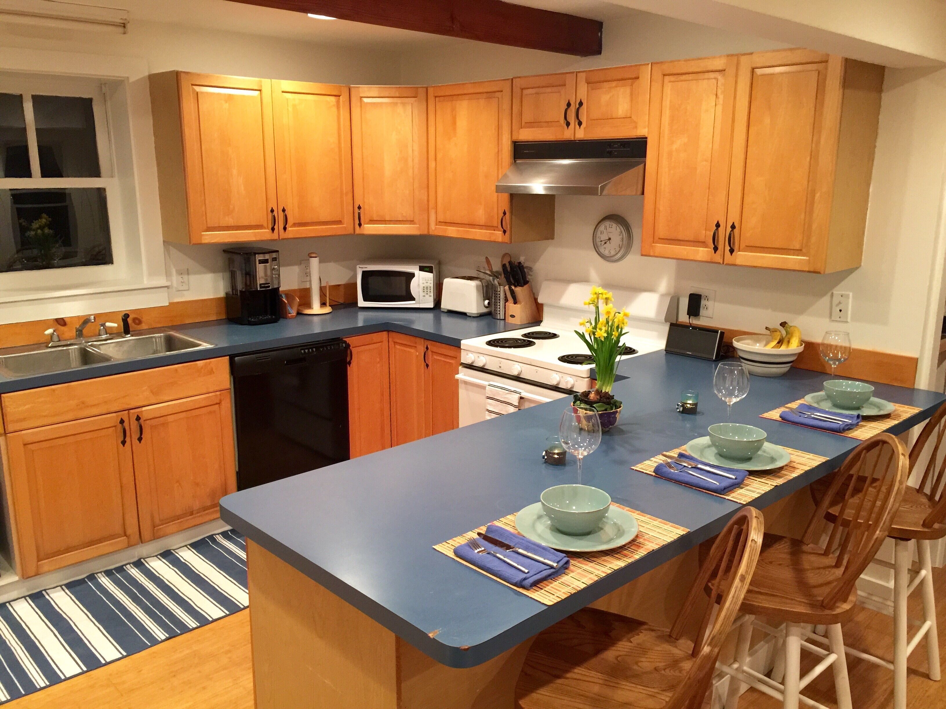 Charming, Clean And Well Maintained Home Walking Distance To Town And Beach