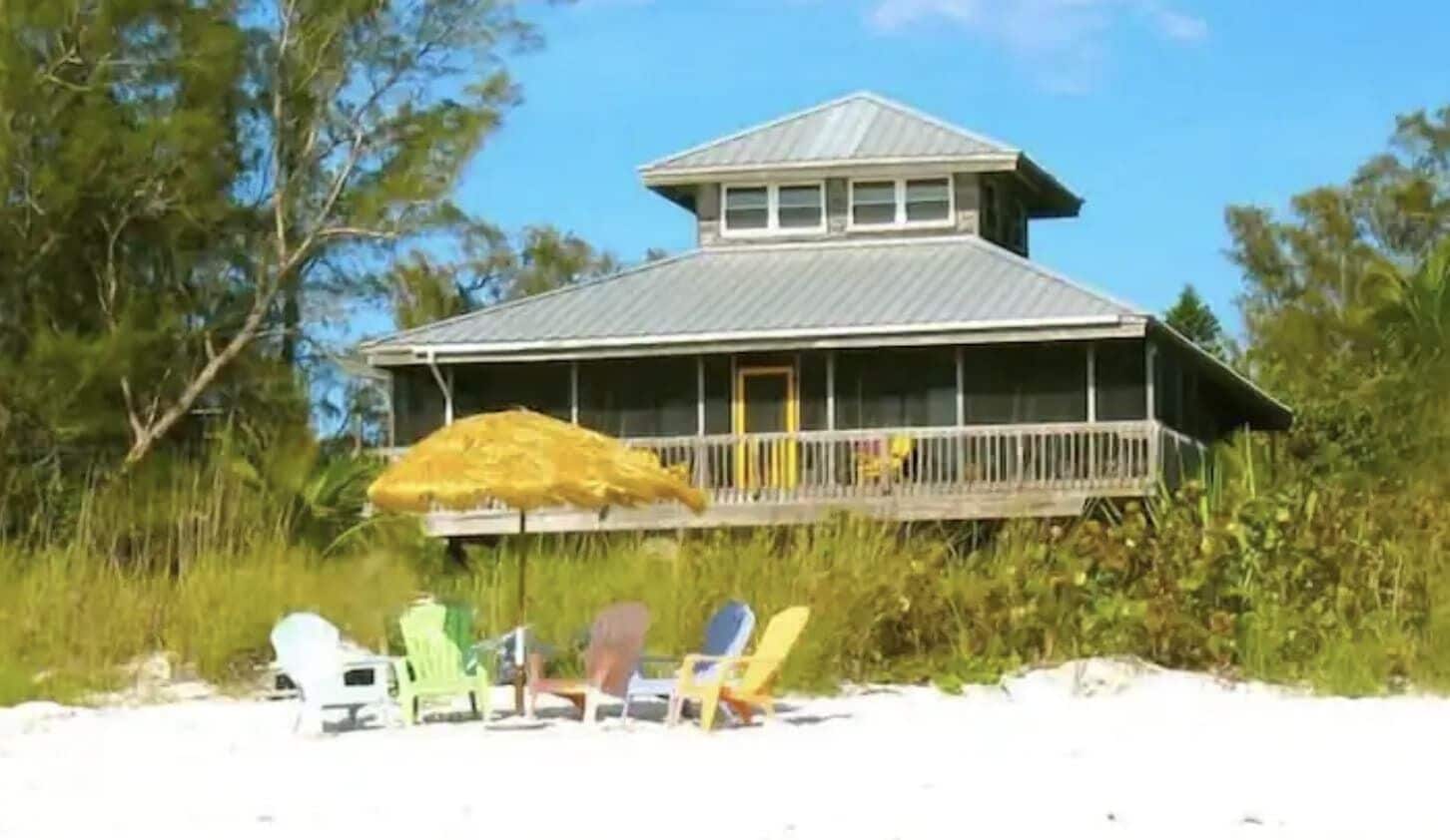 Coconut Hideaway: Beachfront Bliss!  Caribbean charm, dock and free kayaks!