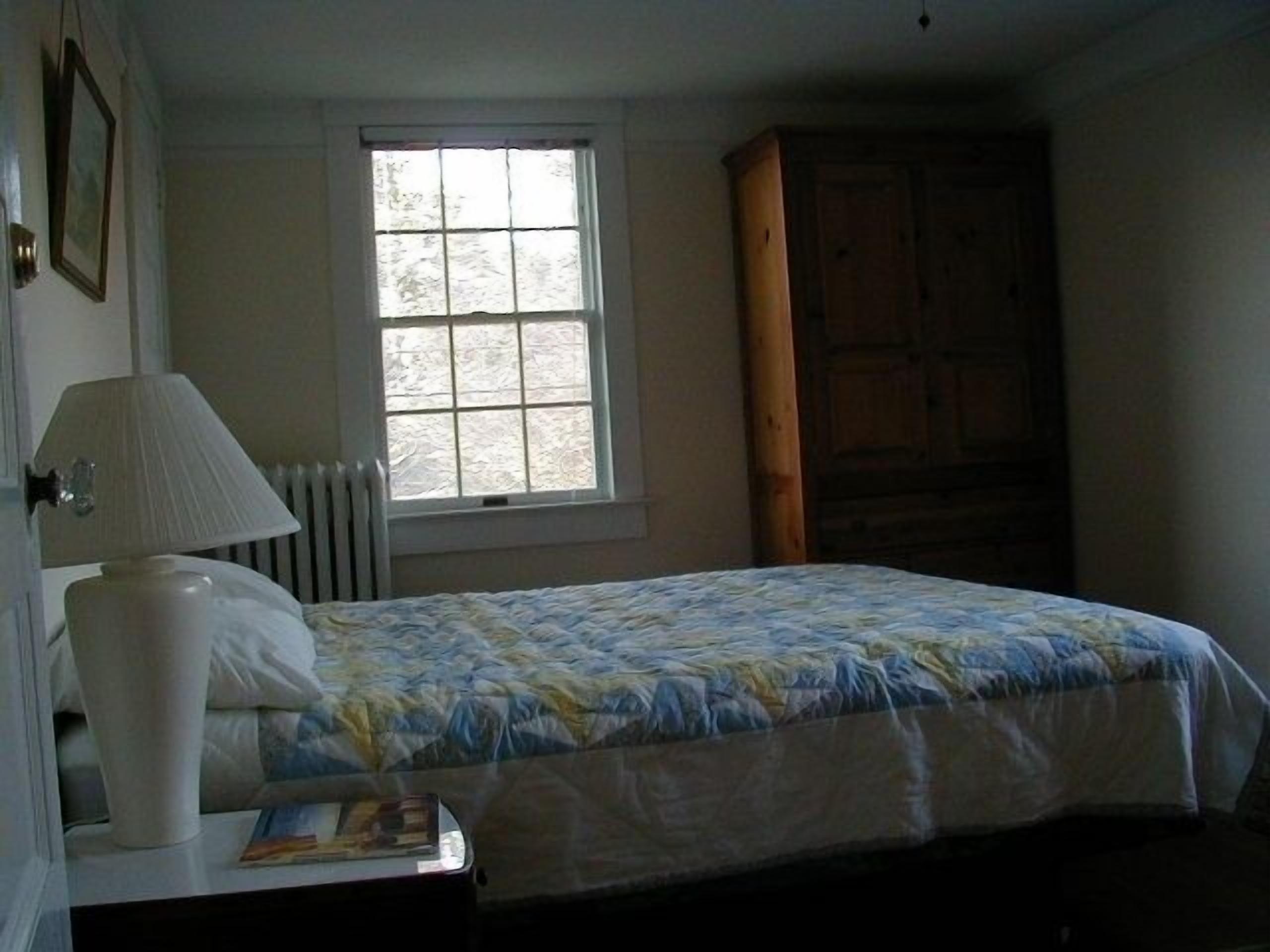 Lovely 5 BR Village Home with Heated Pool in Heart of East Hampton. Walk to All!