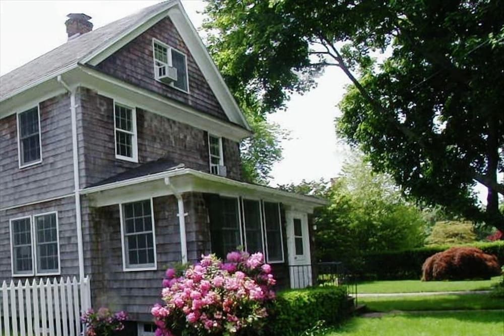 Lovely 5 BR Village Home with Heated Pool in Heart of East Hampton. Walk to All!