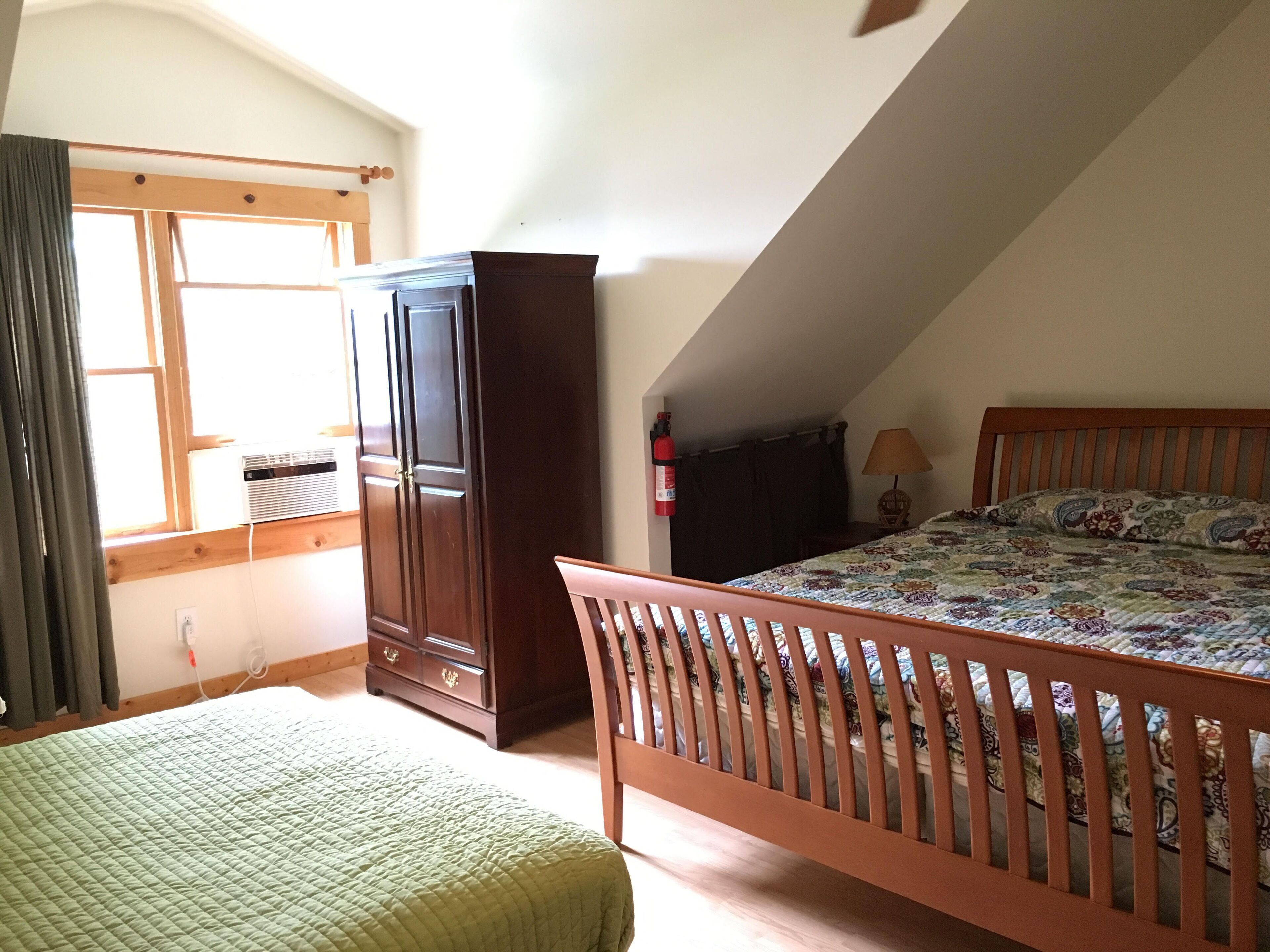 Beautiful Lake View Log Cabin Lake Anna VA  with Private Dock