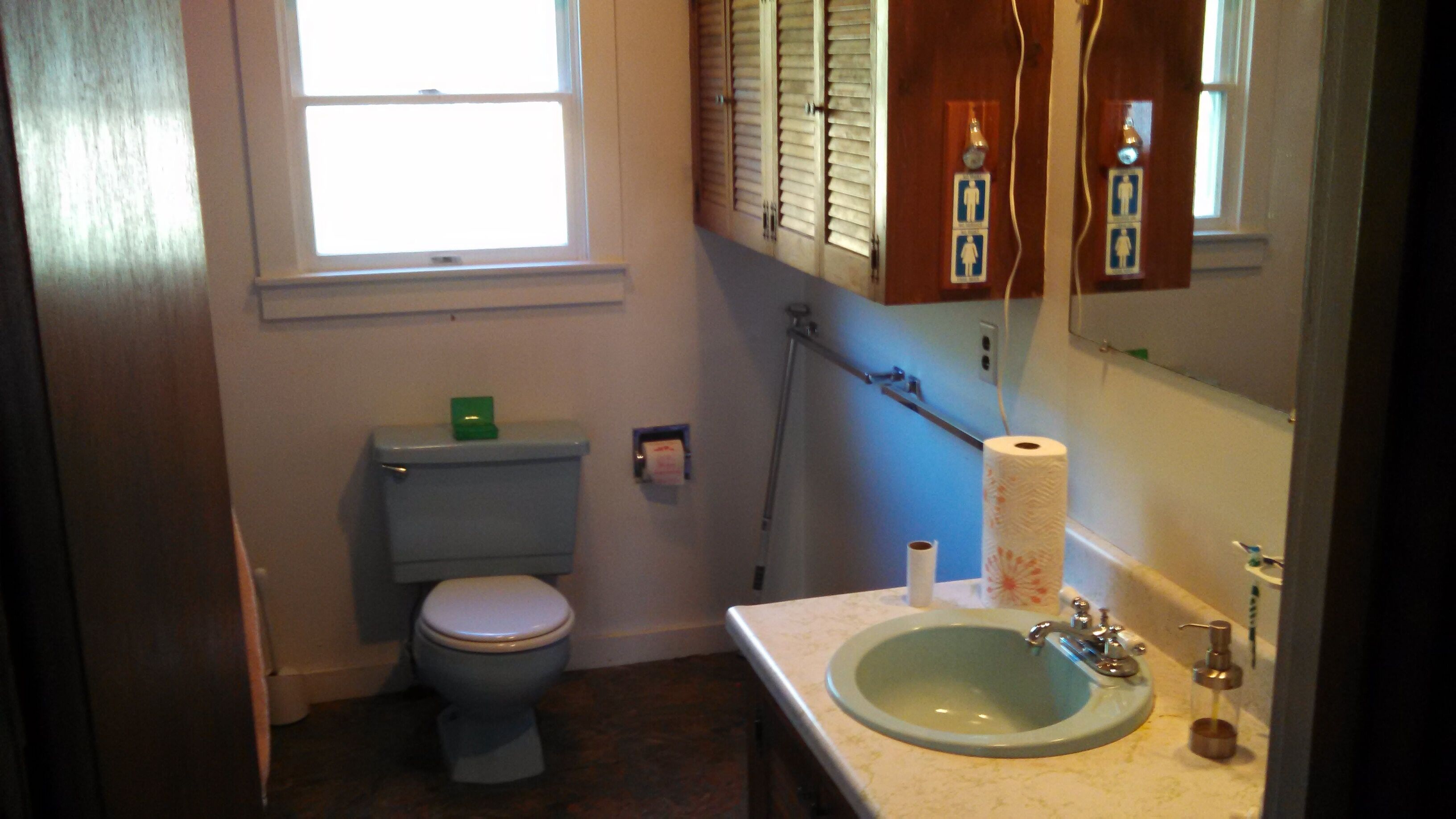 Secluded large country home for big groups with giant open yard for outdoor fun.