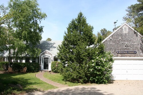 Classic 5Br Cape Cod Home In Exclusive N. Chatham- Steps To The Private Beach